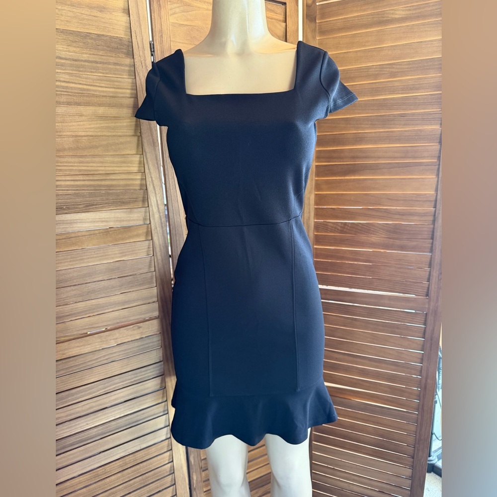 Banana Republic Classic Black Mini Dress  96% polyester 4% Elasthannesize2